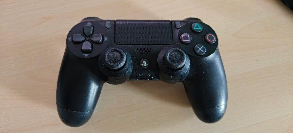 PlayStation 4 Controller V2 zwart – nieuwe accu en sticks, Ophalen of Verzenden, Zo goed als nieuw, Controller, PlayStation 4