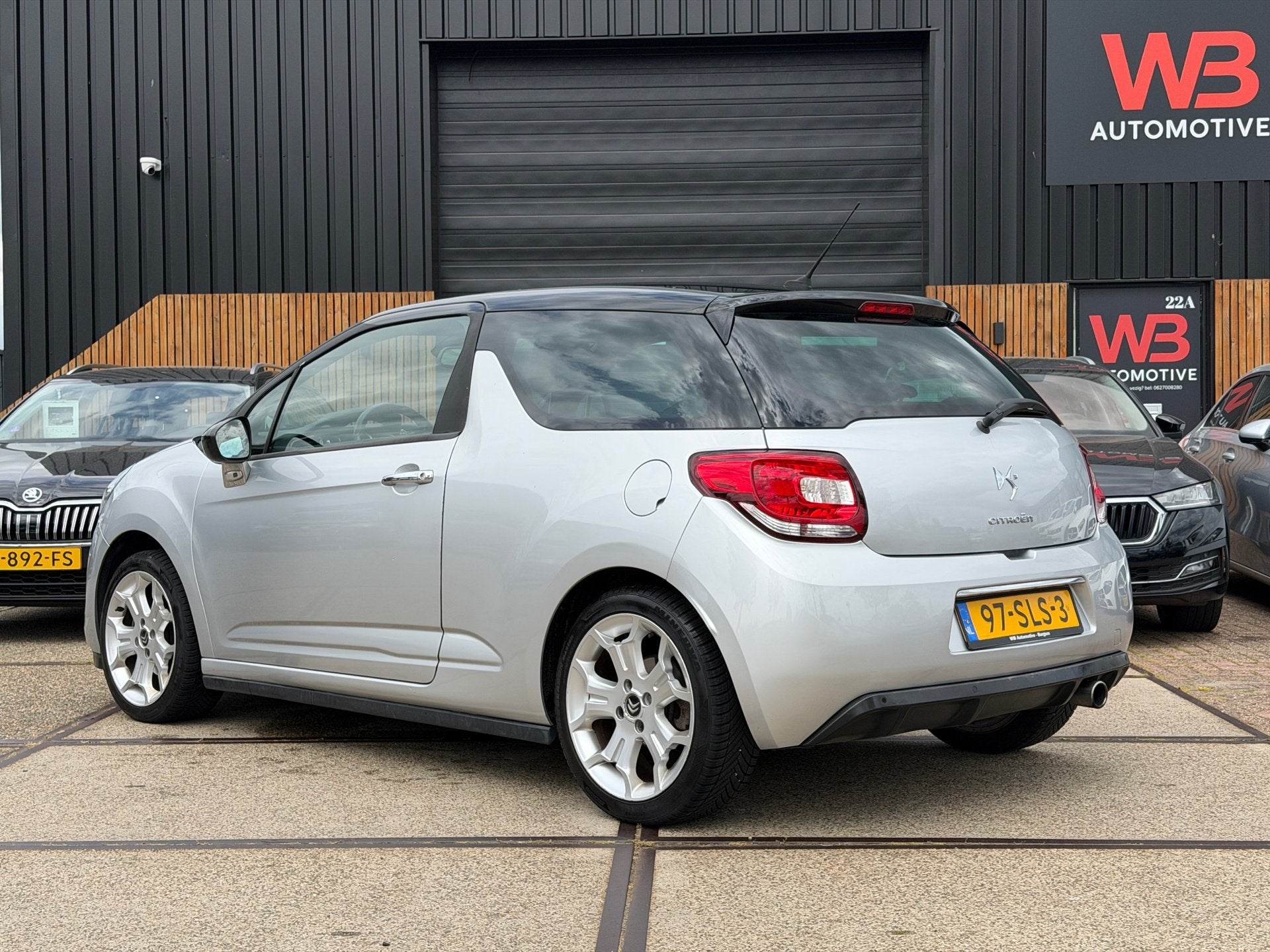 Citroen DS3 1.6 So Chic PDC Clima Cruise Leder Stoelverwarmi, Voorwielaandrijving, Euro 5, Zwart, 4 cilinders
