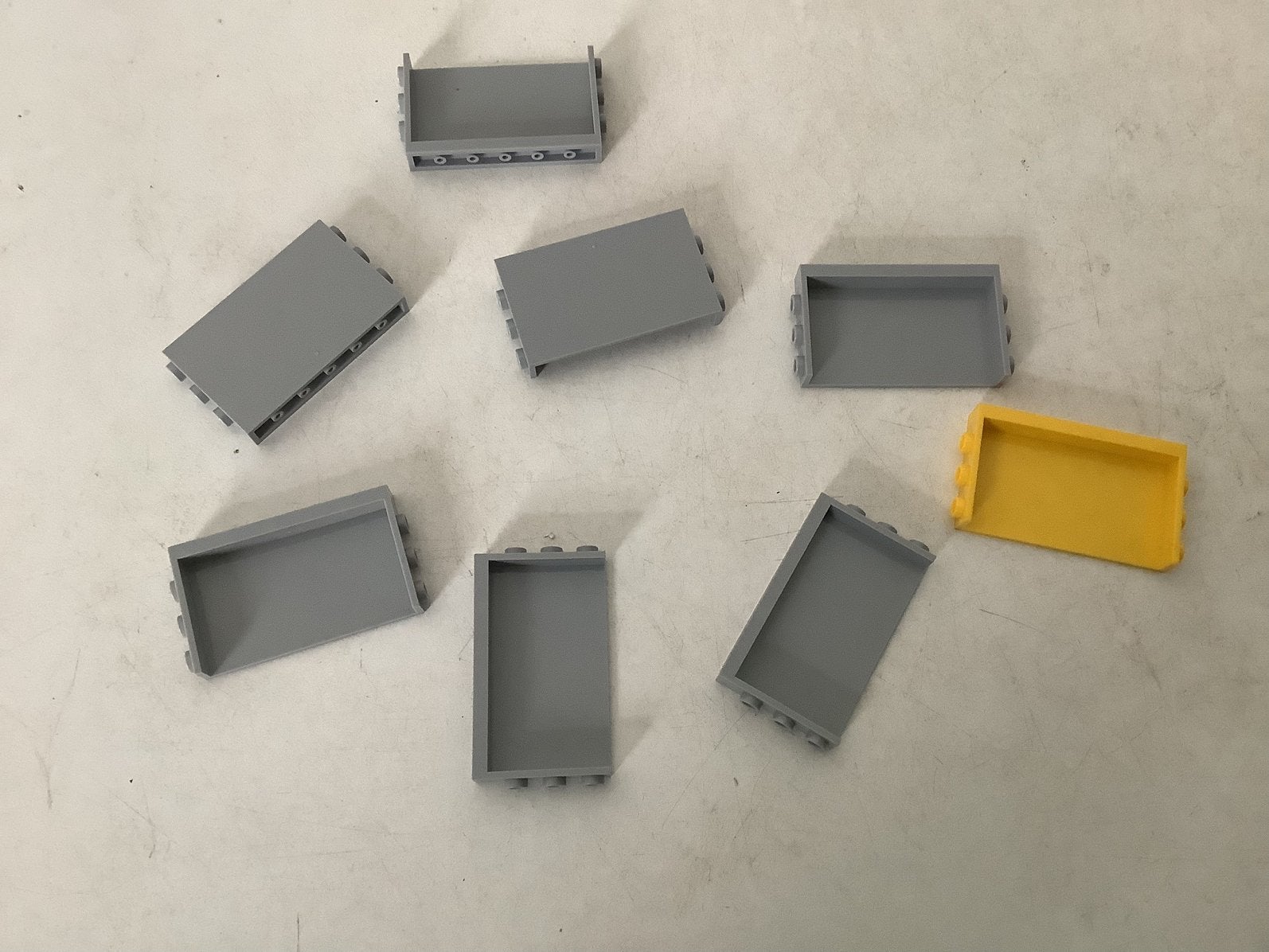 Lego paneel 1x6x3 met noppen aan de zijkanten grijs en geel, Ophalen of Verzenden, Gebruikt, Losse stenen, Lego