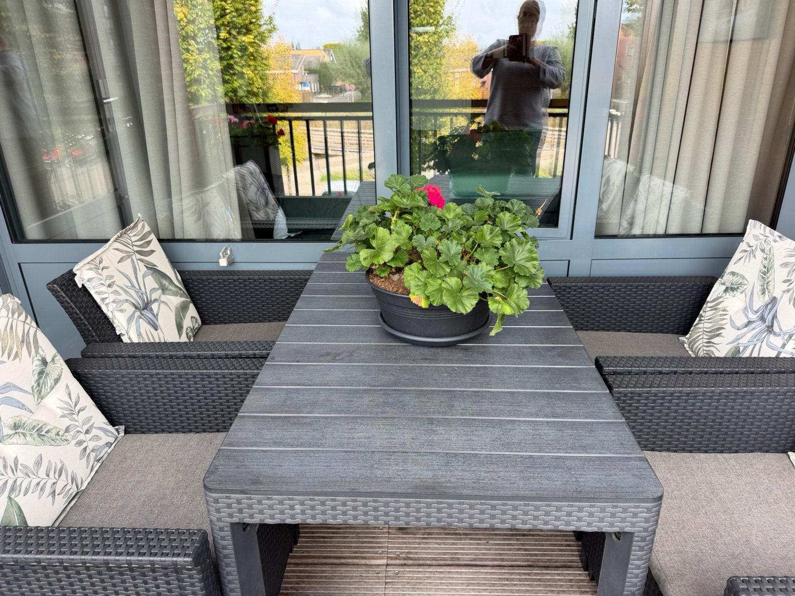 Foto 5 van Tuintafel en tuinstoelen balkon
