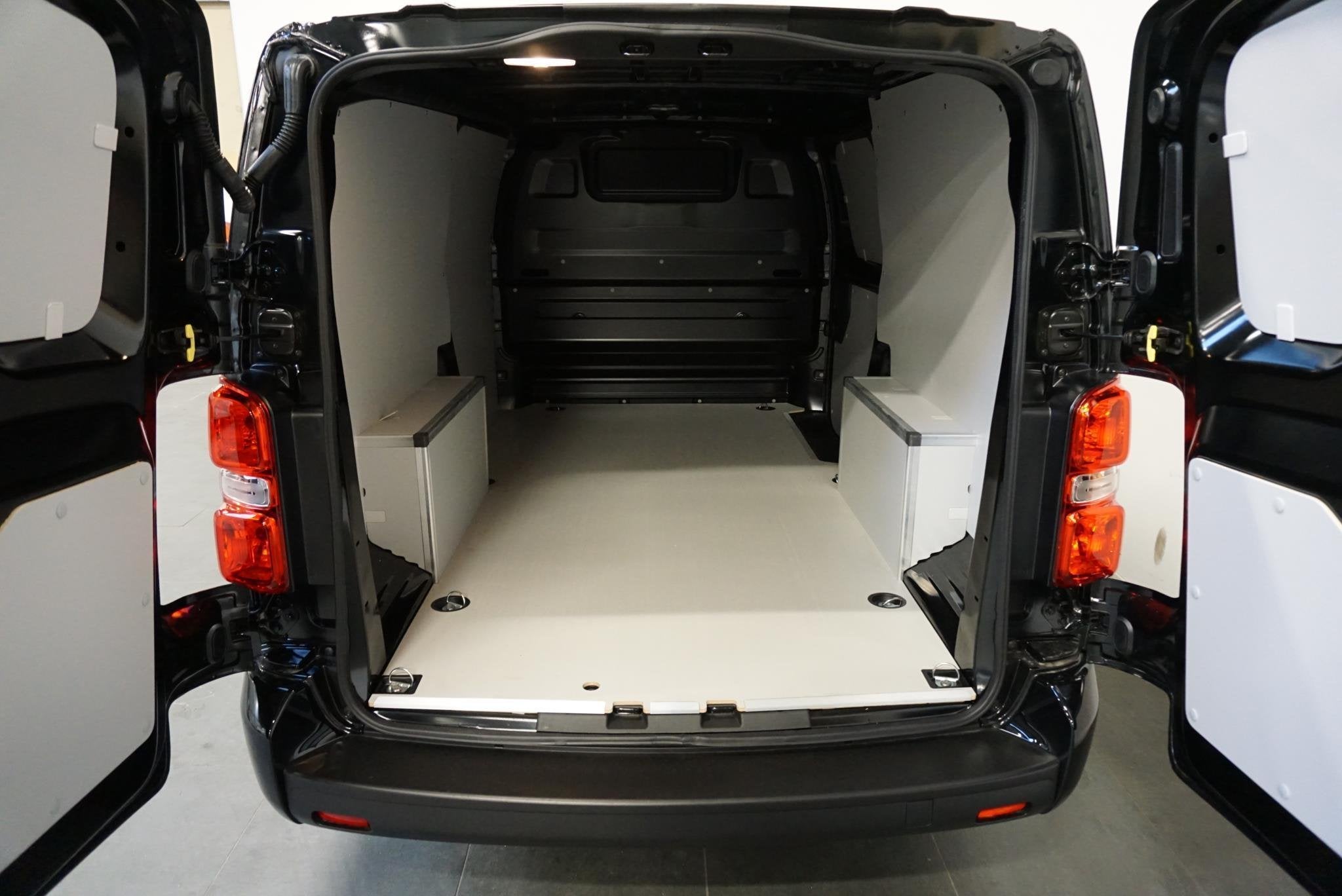 Peugeot Expert 180pk Automaat L3H1 Long Premium Apple carpla, Auto's, Stof, Gebruikt, 4 cilinders, 2500 kg
