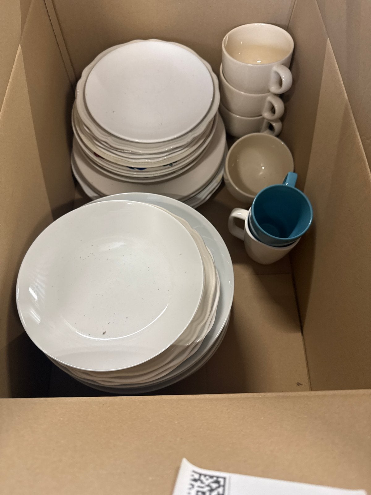 Gratis-Wit servies: borden, kommen en kopjes, Ophalen, Gebruikt, Keramiek, Compleet servies