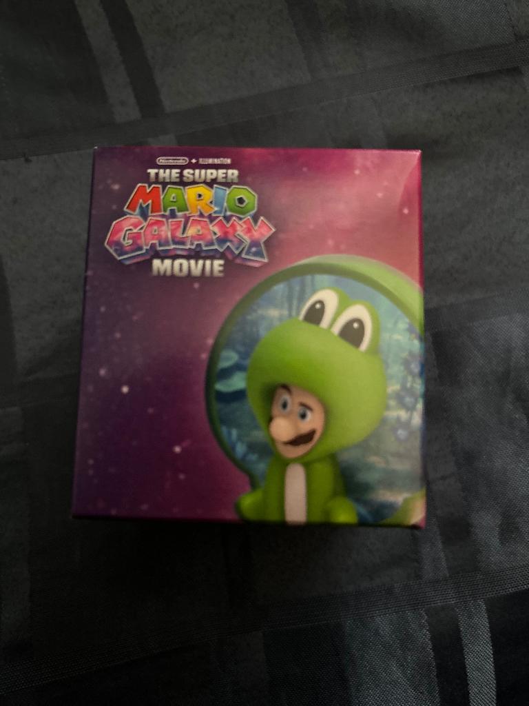Super Mario Galaxy Movie Luigi kikker mc donalds, Ophalen of Verzenden, Nieuw, Deurposter of groter, Film en Tv