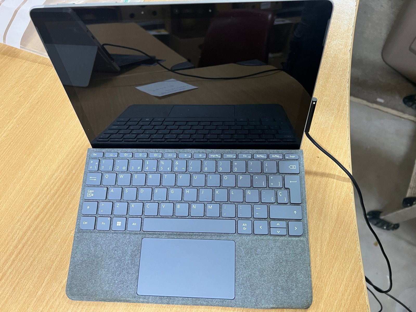 Microsoft Surface Go 2 - 8GB RAM, 256GB, Windows 11 Pro i3, Computers en Software, 10 inch, Gebruikt, Gps, Ophalen of Verzenden