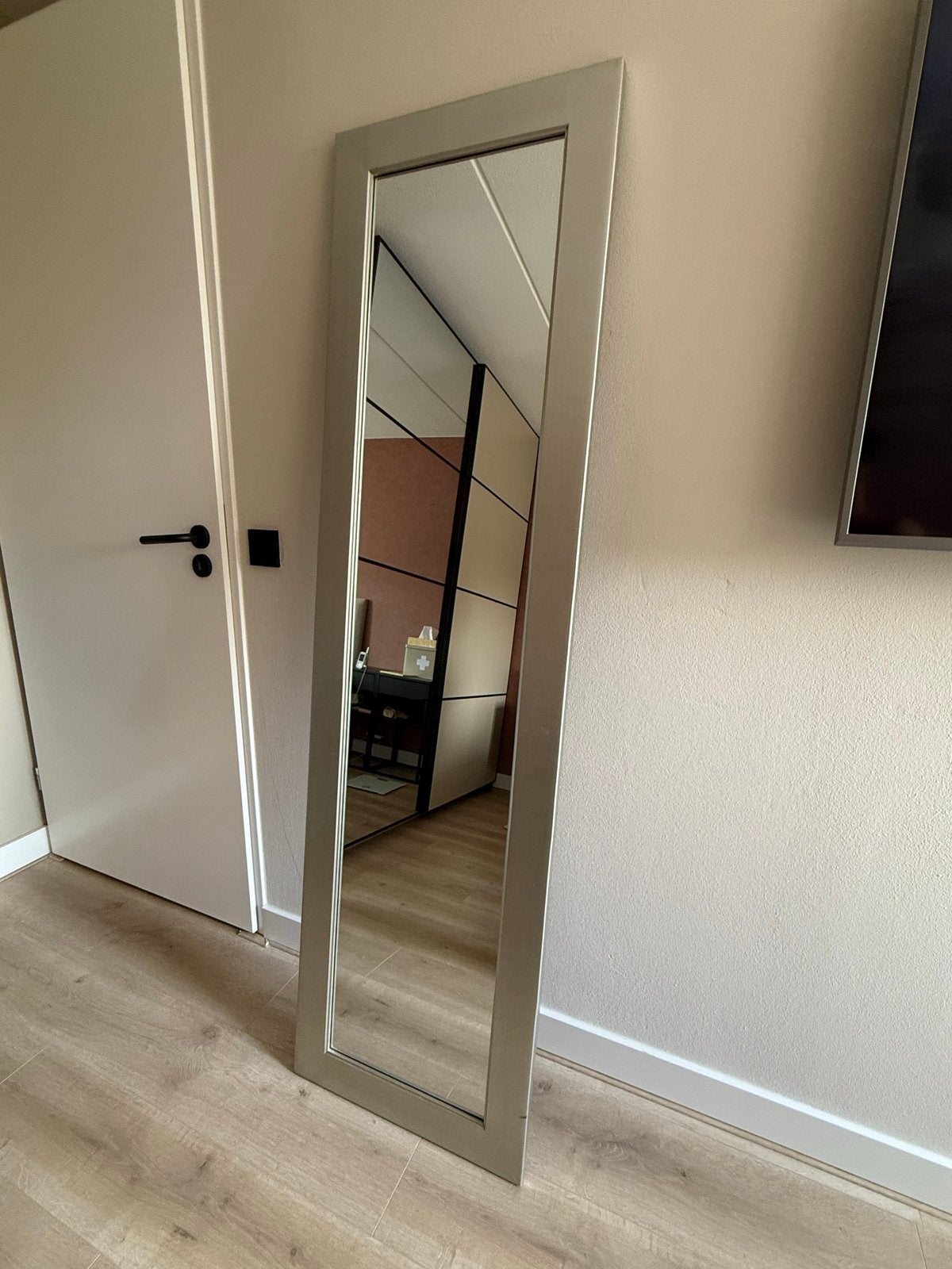 Grote spiegel met zilverkleurige lijst, Ophalen, Minder dan 50 cm, Gebruikt, 150 tot 200 cm
