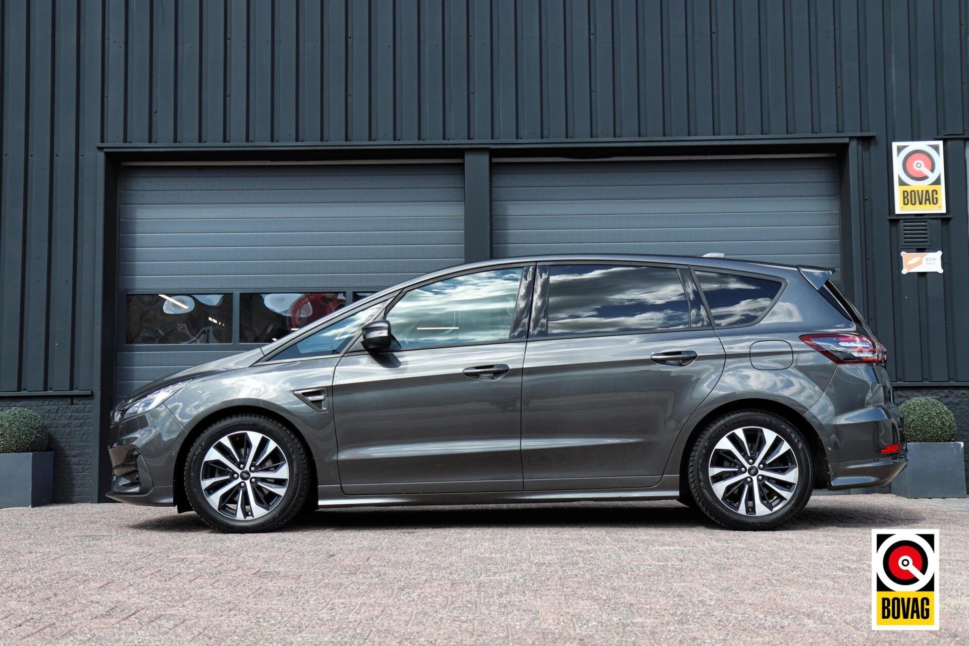Ford S-Max 2.5i HEV 7P ST-Line |LED|PANODAK|CAMERA|MEMORY|ST, Auto's, Gebruikt, Met garantie (alle), 7 stoelen, Bedrijf