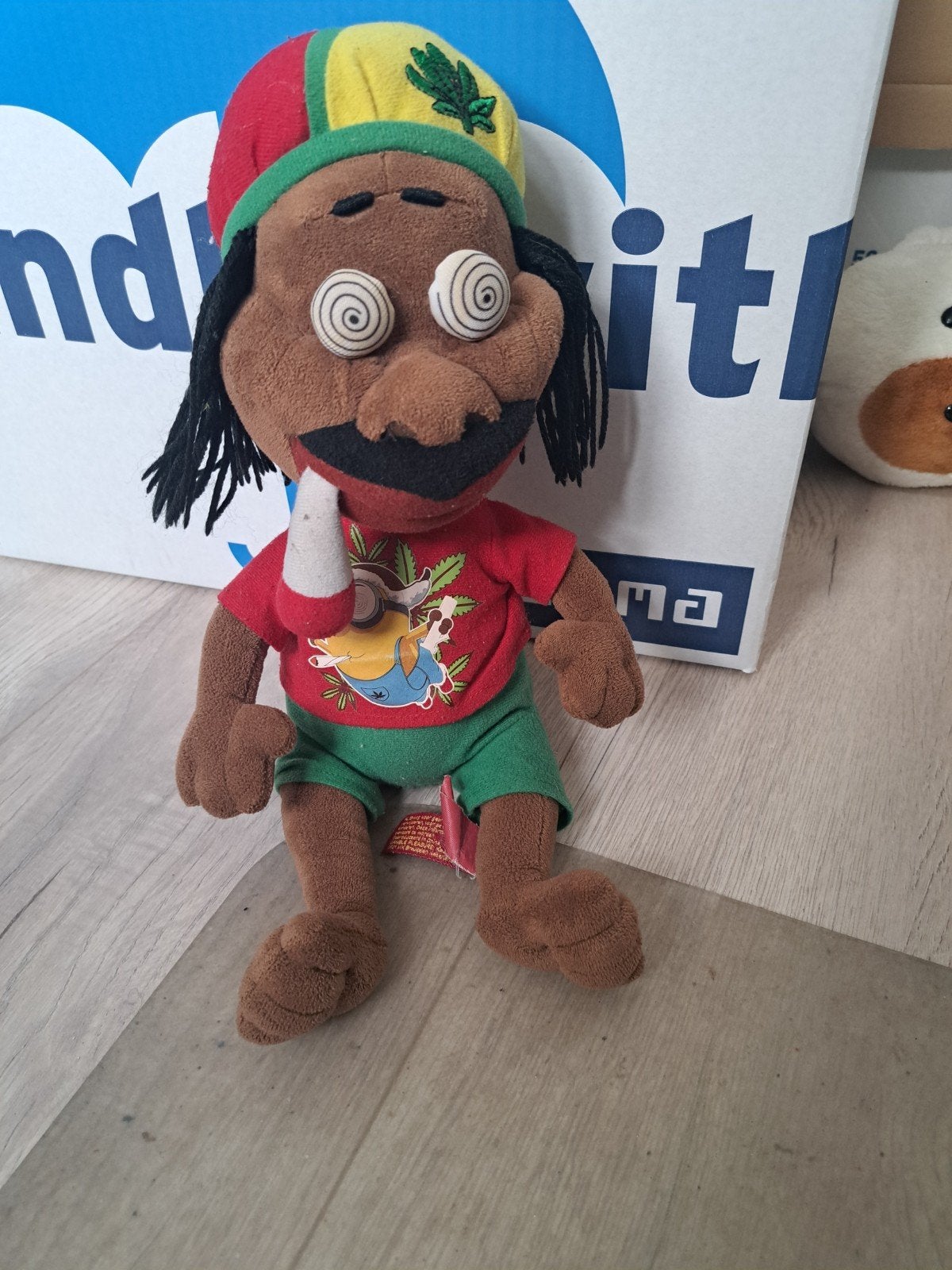 Unieke knuffelpop met rasta-muts en Minion T-shirt, Ophalen, Gebruikt, Overige merken, Overige karakters