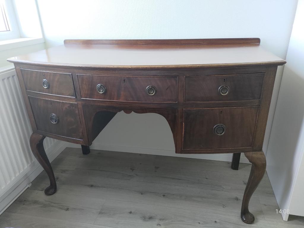 Bureau hout mooi diepe lades, Ophalen