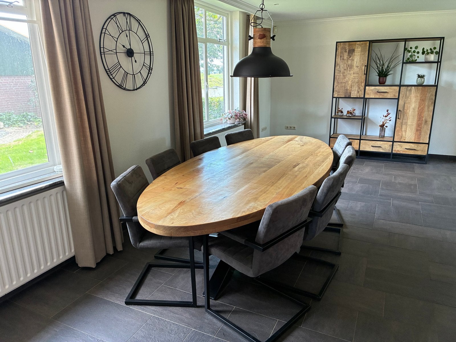 Mangohouten eettafel met 8 donkergrijze stoelen, Huis en Inrichting, Ophalen, 100 tot 150 cm, 200 cm of meer, Zo goed als nieuw
