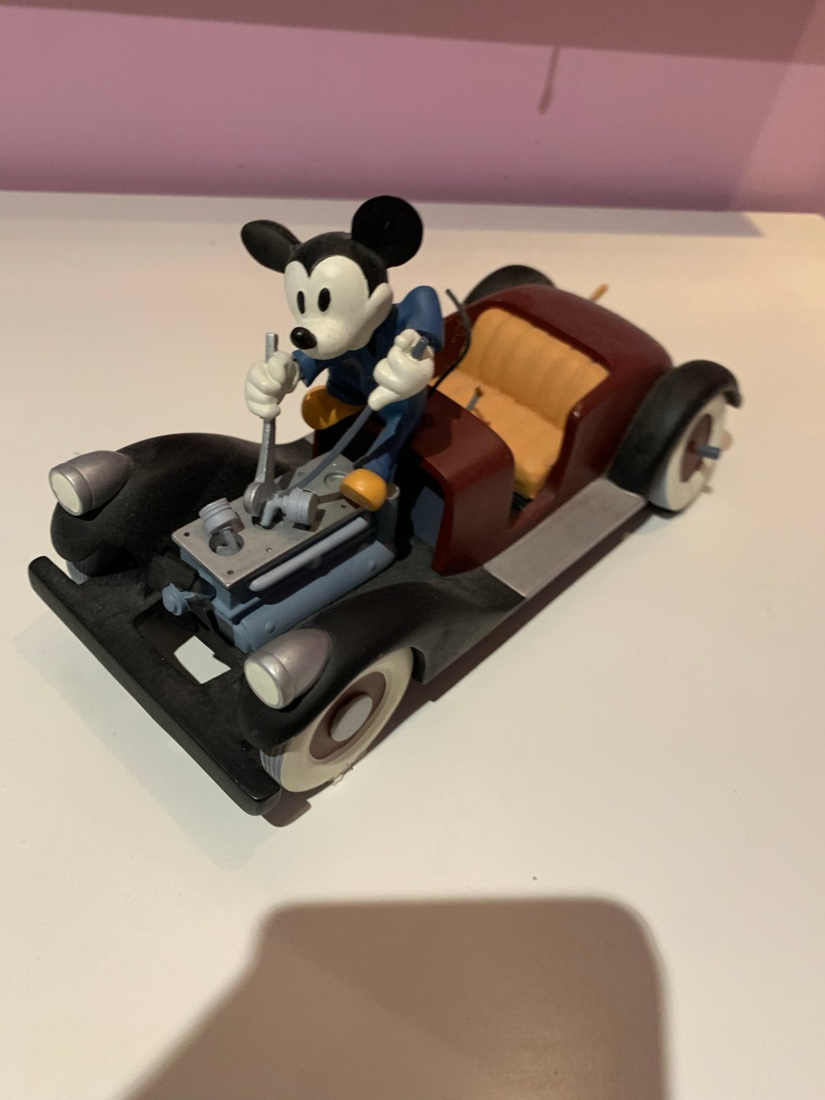 Mickey Mouse in auto - Disney beeldje Demons & Merveilles, Ophalen of Verzenden, Gebruikt
