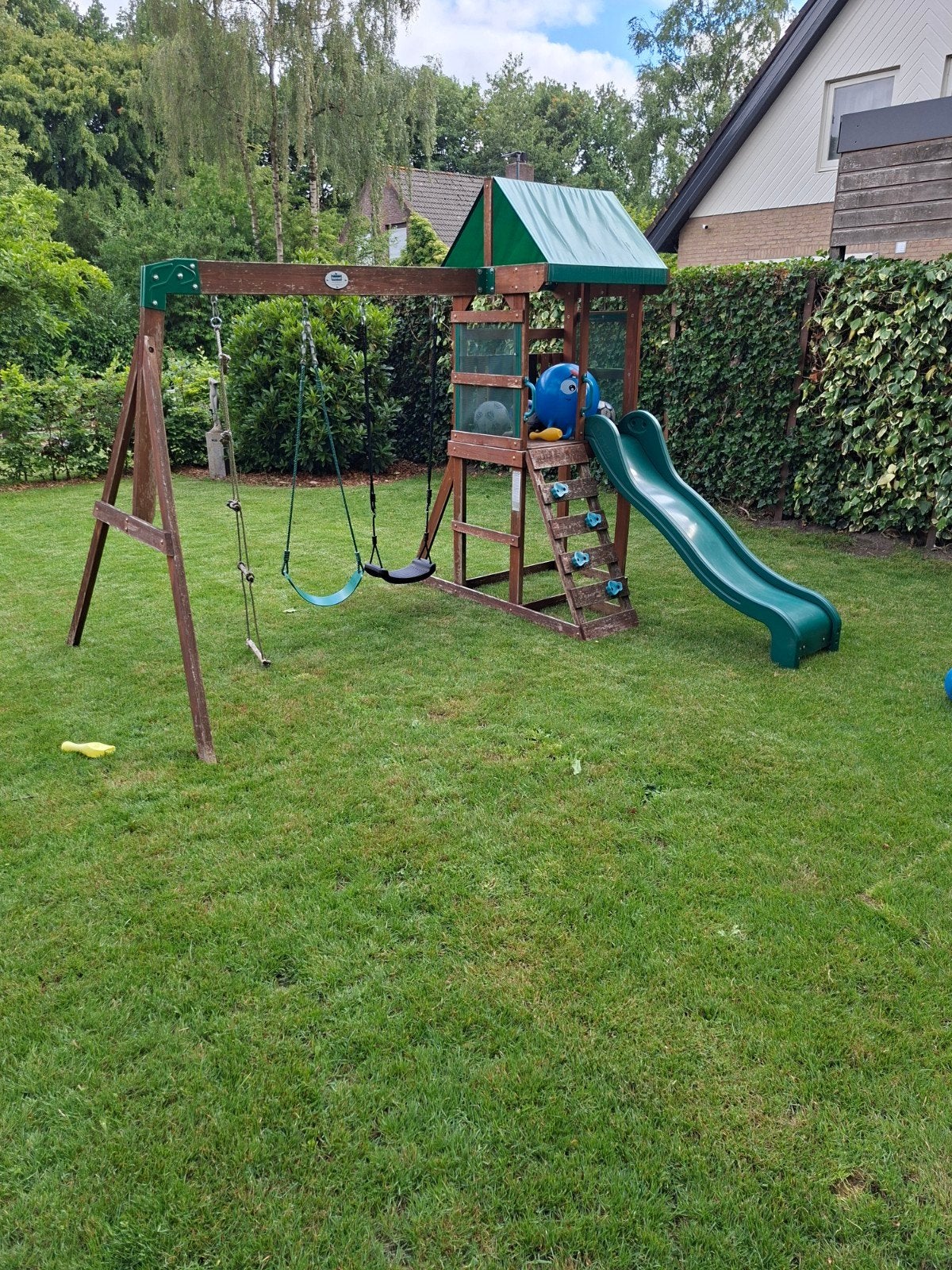 Speelhuisje met schommels, touwladder en glijbaan, Ophalen, Gebruikt, Schommel