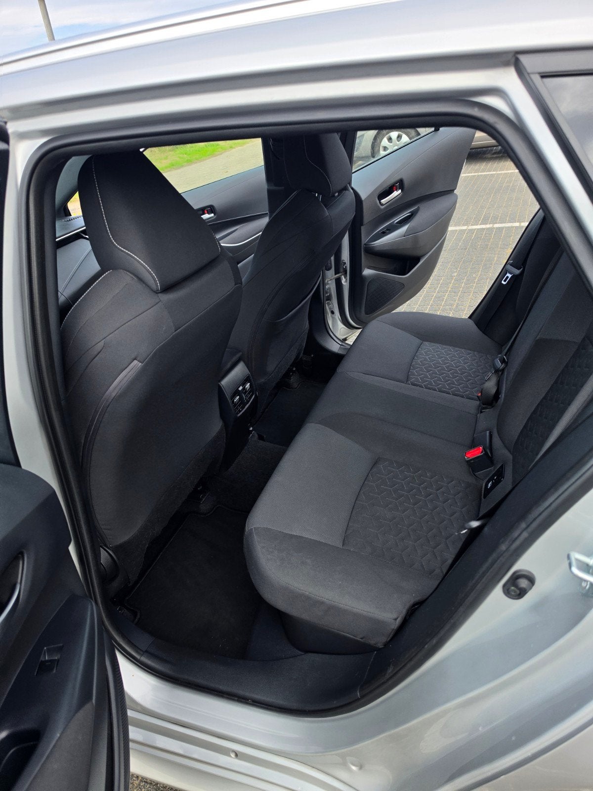 Foto 9 van Toyota Corolla TS 1.8 Hybrid 122pk CVT 2021 Grijs
