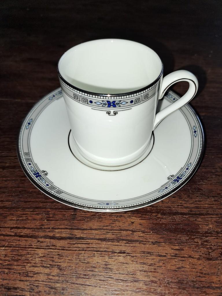 Kop en schotel Wedgwood Amherst porselein, Ophalen of Verzenden, Zo goed als nieuw, Wedgwood, Kop(pen) en/of Schotel(s)