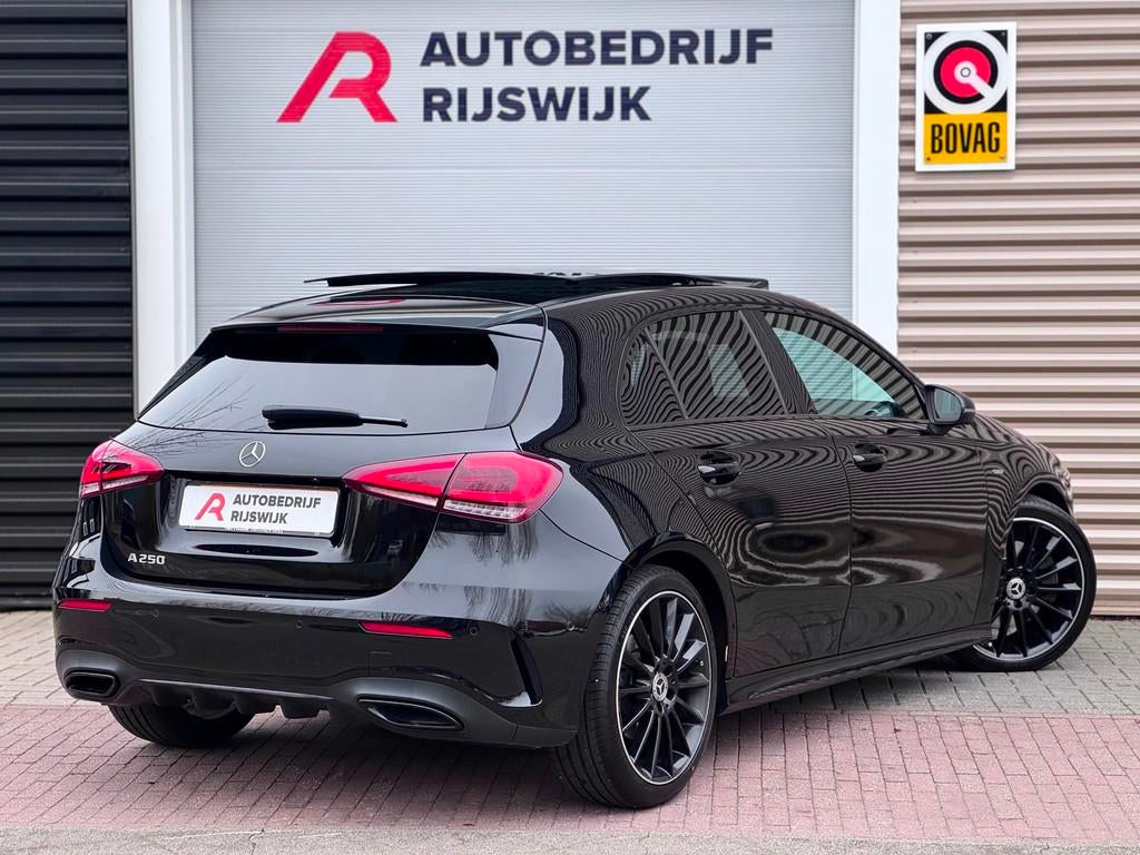Mercedes-Benz A-klasse 250 Premium Plus Memory/360/Pano, Auto's, Mercedes-Benz, Gebruikt, Euro 6, 4 cilinders, Zwart