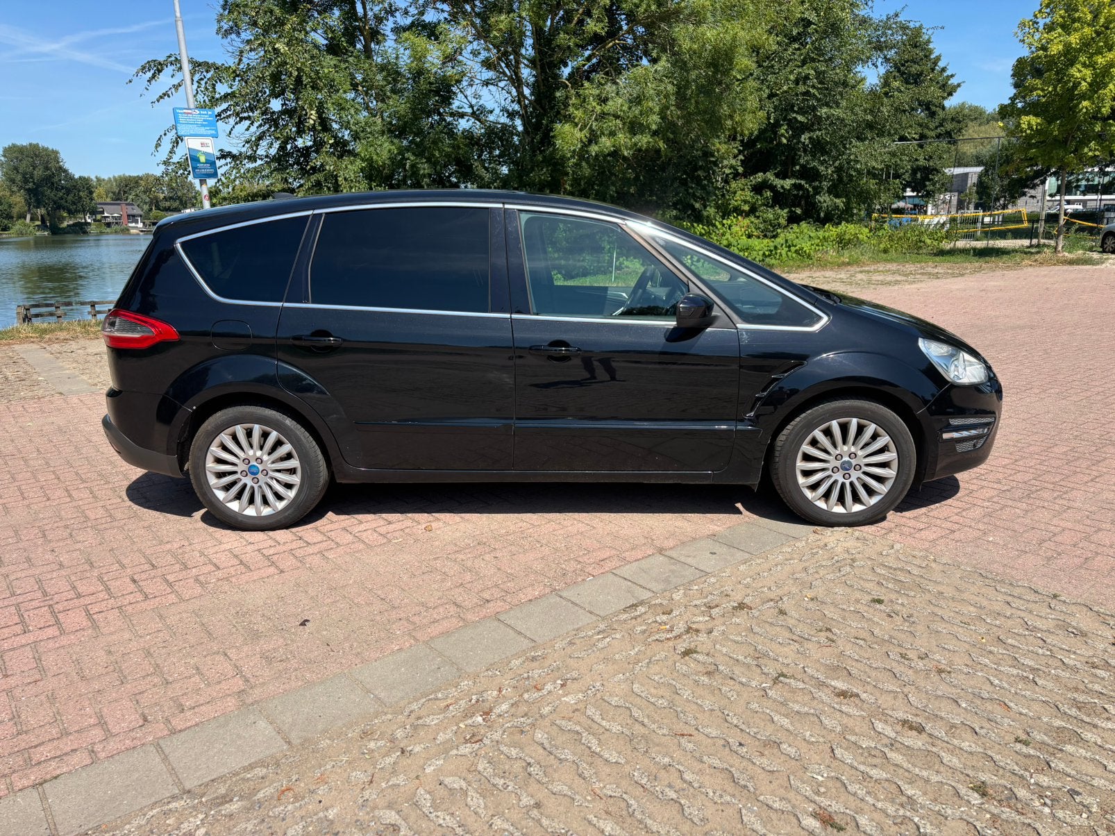 Ford S-Max 1.6 Scti Ecoboost 7 pers. 2011 Zwart, Voorwielaandrijving, 1596 cc, Zwart, 4 cilinders