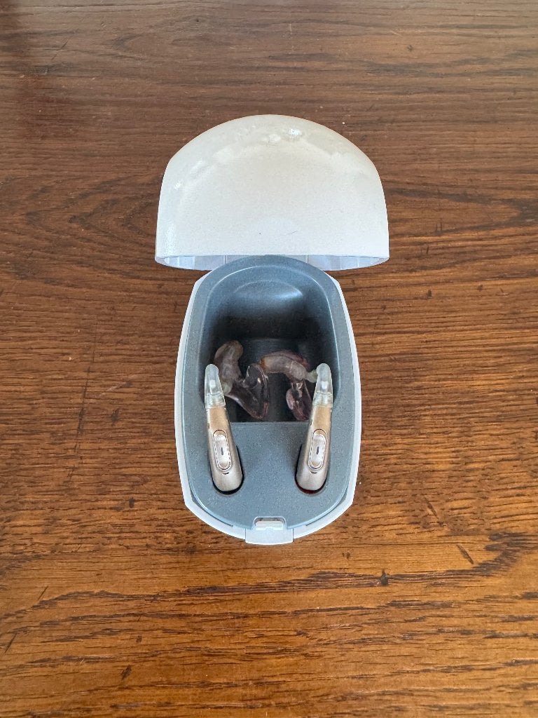 Amplifon / Phonak – Oplaadbaar – Bluetooth – Complete Set, Ophalen of Verzenden, Zo goed als nieuw