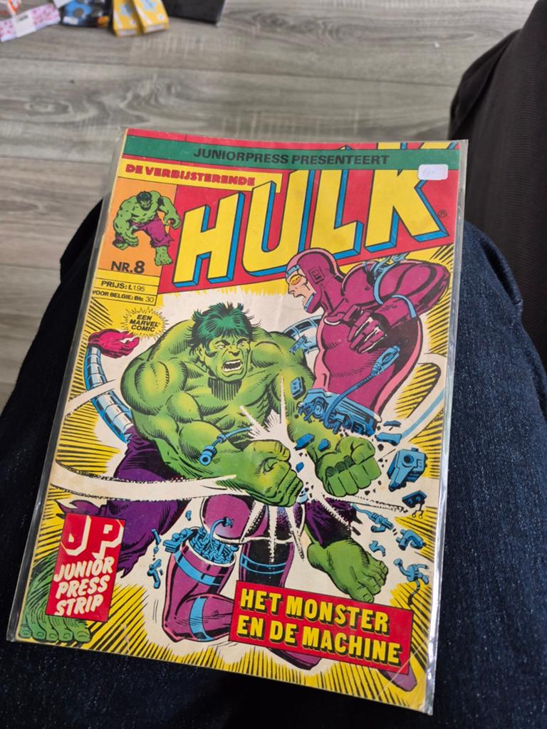 Hulk Junior Press Strip Nr. 8 - Het Monster en de Machine, Boeken, Strips | Comics, Amerika, Stan Lee, Ophalen of Verzenden, Gelezen