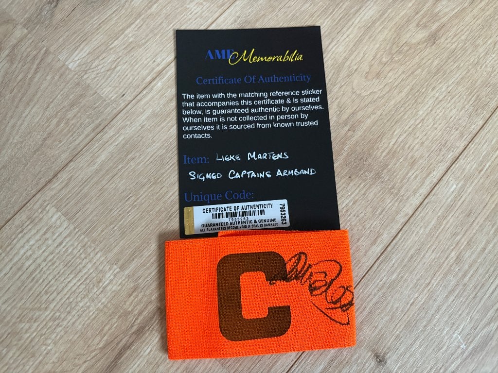 Gesigneerde aanvoerdersband Lieke Martens + COA, Verzamelen, Ophalen of Verzenden, Zo goed als nieuw, Buitenlandse clubs, Shirt