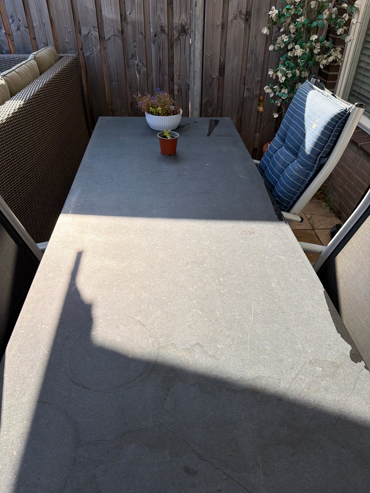 Robuuste natuurstenen tuintafel, grijs, rechthoekig, Tuin en Terras, Ophalen, Gebruikt, Rechthoekig, Overige materialen