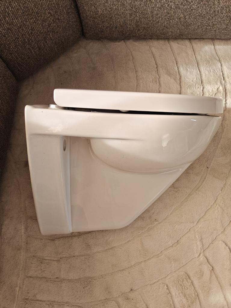 Nieuwe spoelrandloos ophang wc pot, Ophalen of Verzenden, Nieuw, Toilet