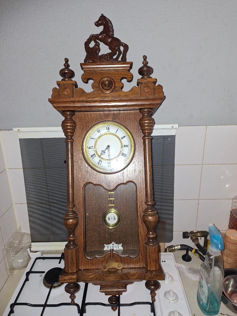 slingerklok met sleutel, Ophalen