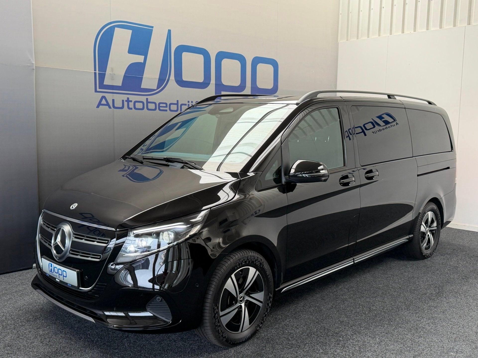 Mercedes-Benz EQV 300 L2 - 8-pers - AMG Facelift - Inter. &, Auto's, Dealer onderhouden, 368 km, Gebruikt, Zwart