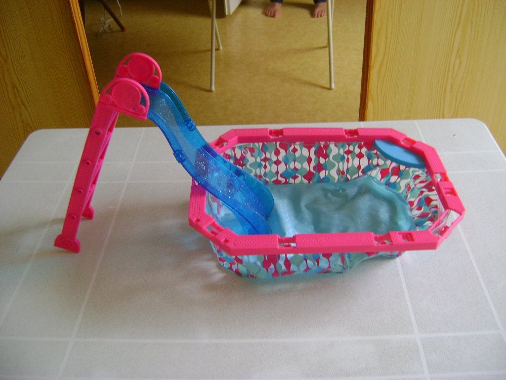 barbiezwembad met glijbaan is niet compleet de hoekstukontbr, Ophalen of Verzenden, Gebruikt, Barbie