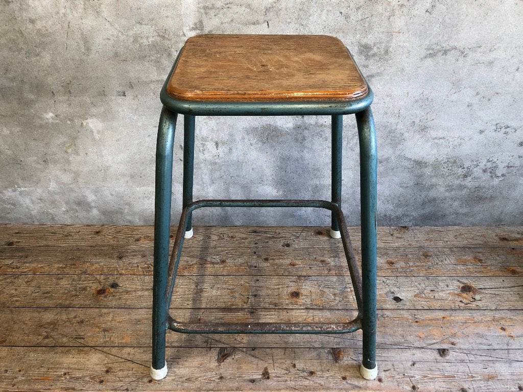 Vintage industriele kruk met groen stalen frame Frankrijk, Ophalen of Verzenden, Gebruikt, Hout