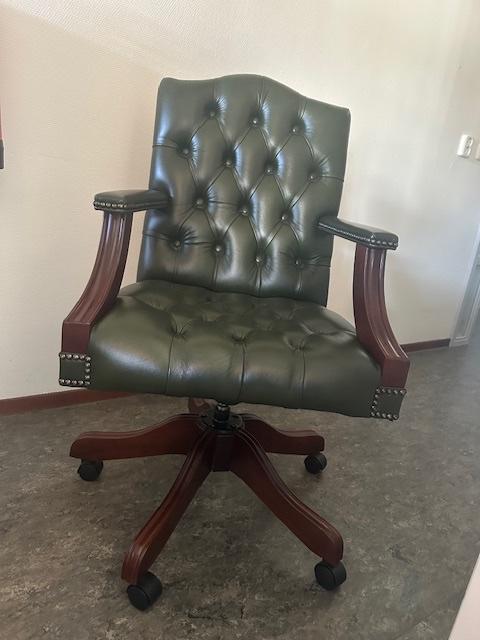 Stoel Chesterfield, Huis en Inrichting, Fauteuils, Ophalen, Minder dan 75 cm, Zo goed als nieuw, Leer