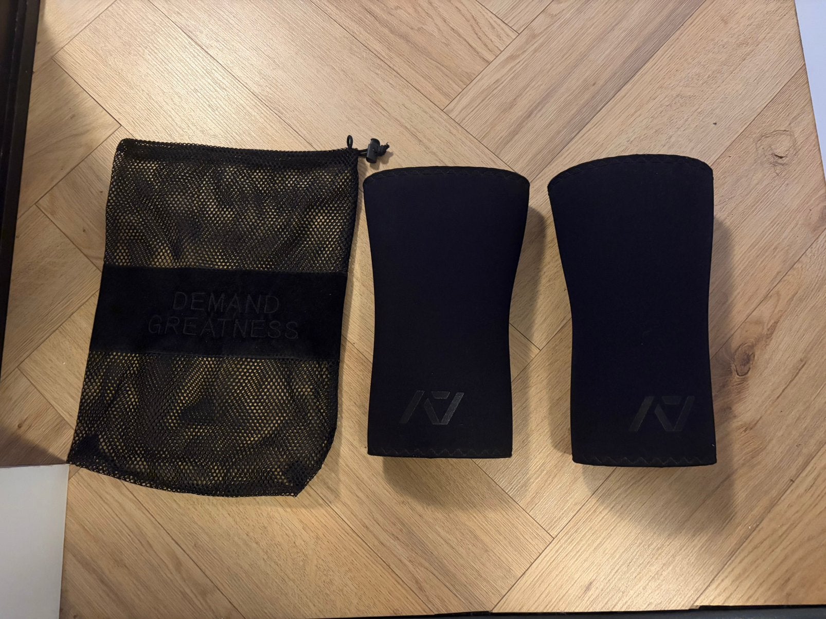 A7 knee sleeves - Rigor Mortis - maat M, Ophalen of Verzenden, Nieuw