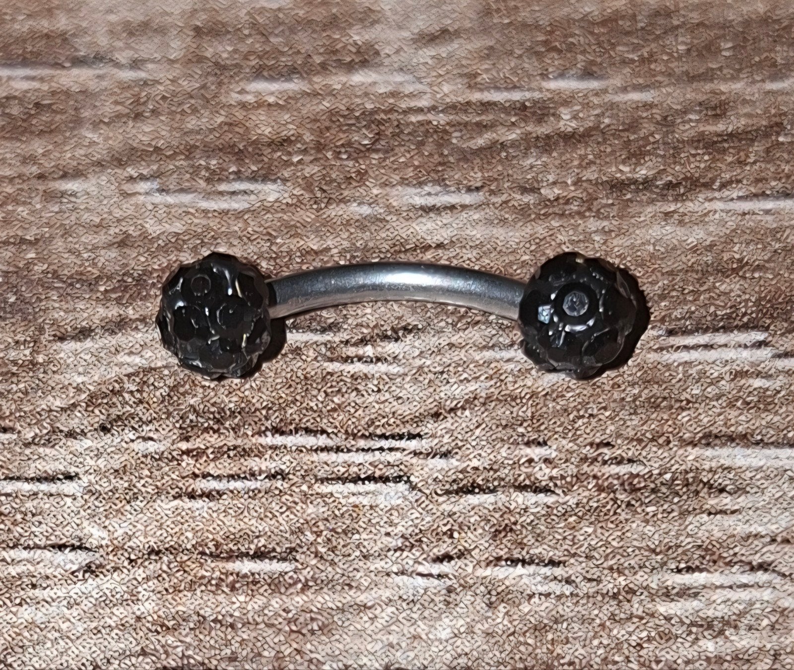 Zwarte piercing met bolletjes - 2 cm, Ophalen of Verzenden, Nieuw, Staal, Oor- of Traguspiercing