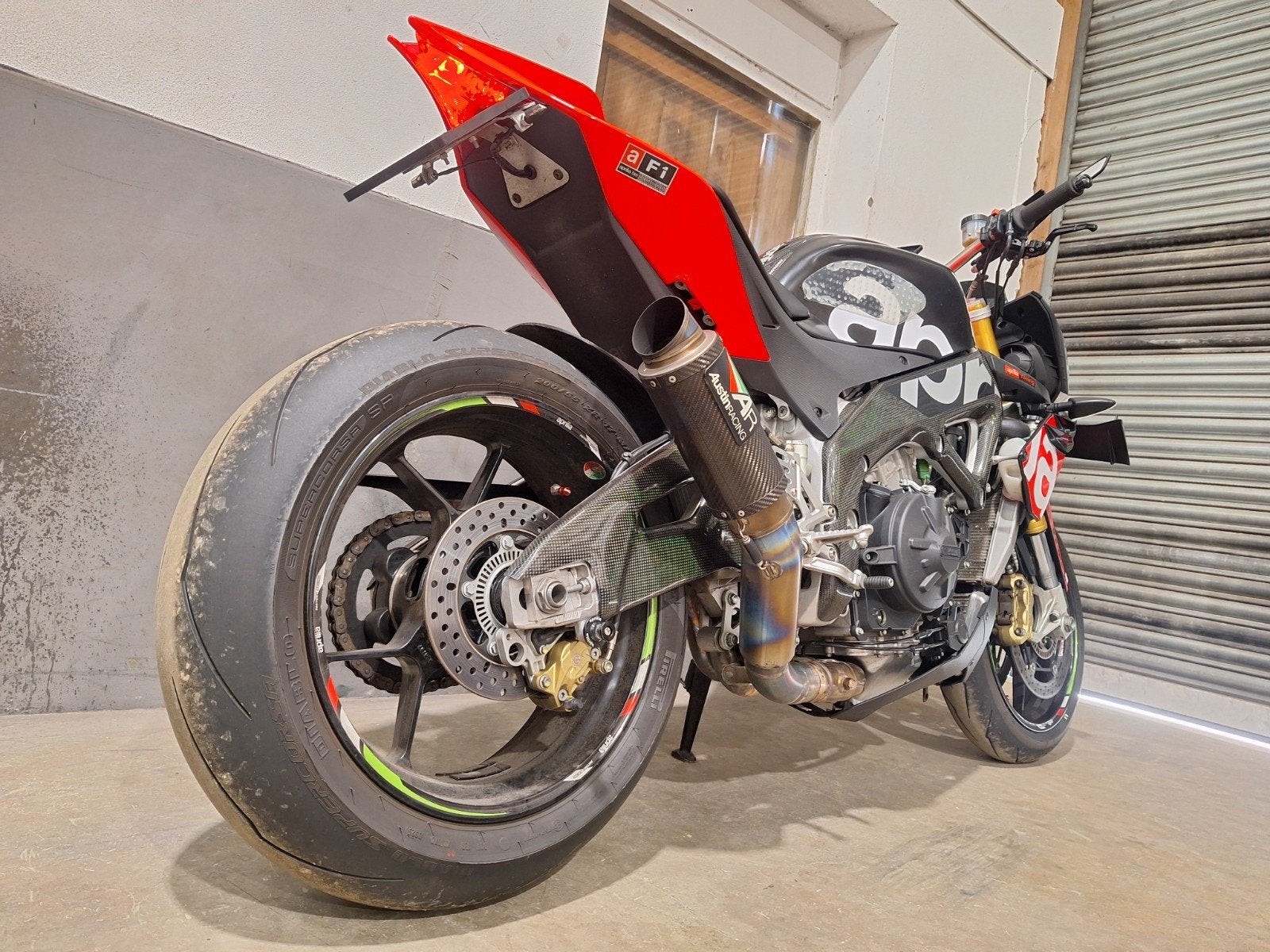 Foto 14 van DIKSTE Aprilia Tuono V4 APRC Hyper Naked carbon RSV4 MT09