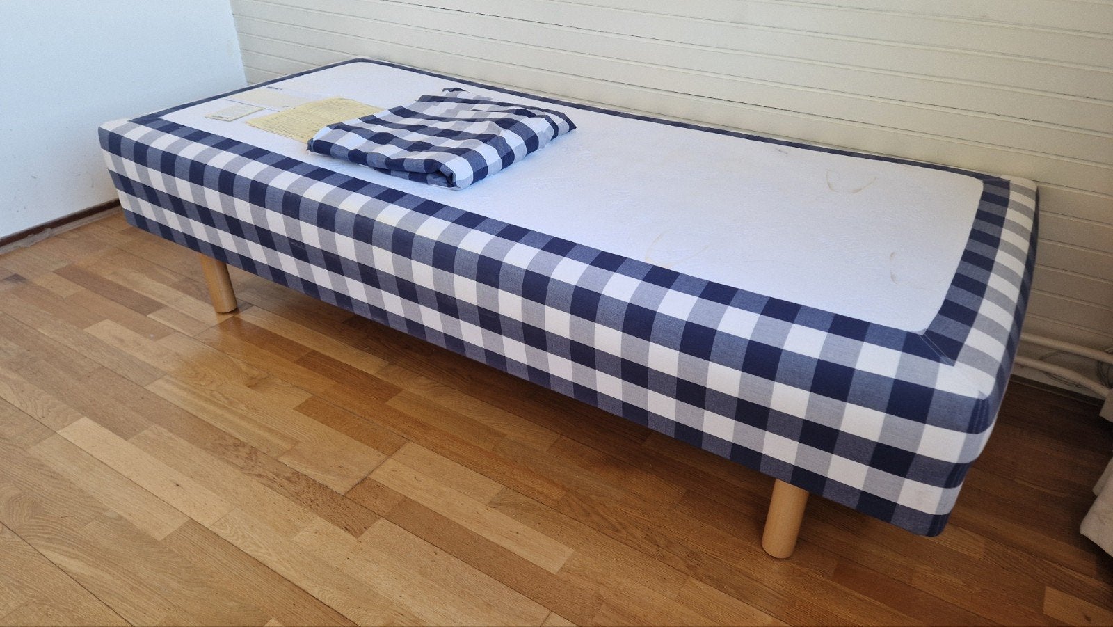 Hästens Boxspring 90 x 200, Huis en Inrichting, Ophalen, 90 cm, Tweepersoons, Zo goed als nieuw