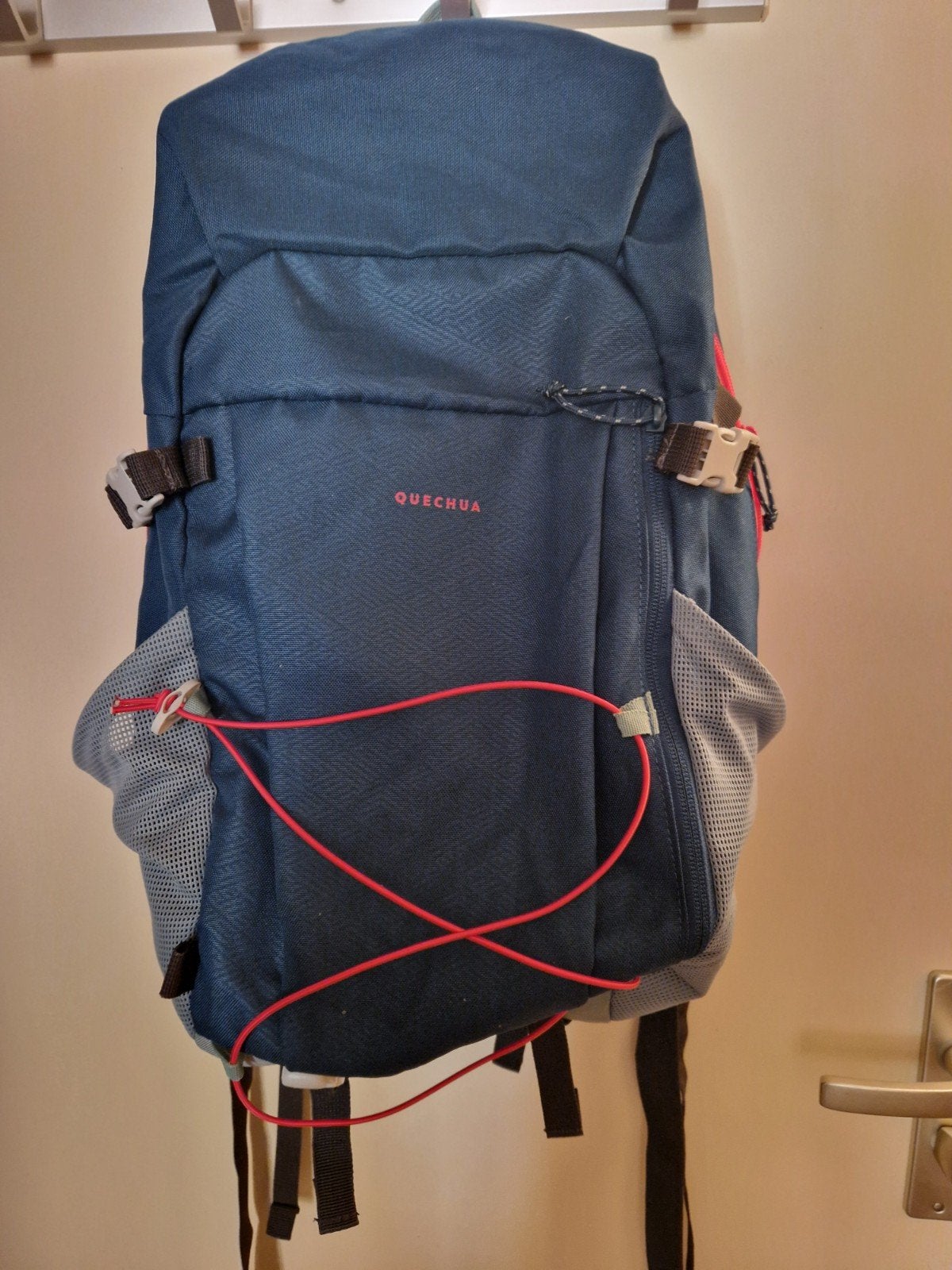 Quechua rugzak, Sieraden, Tassen en Uiterlijk, Tassen | Rugtassen, 25 tot 40 cm, Ophalen of Verzenden, Zo goed als nieuw, Trekking