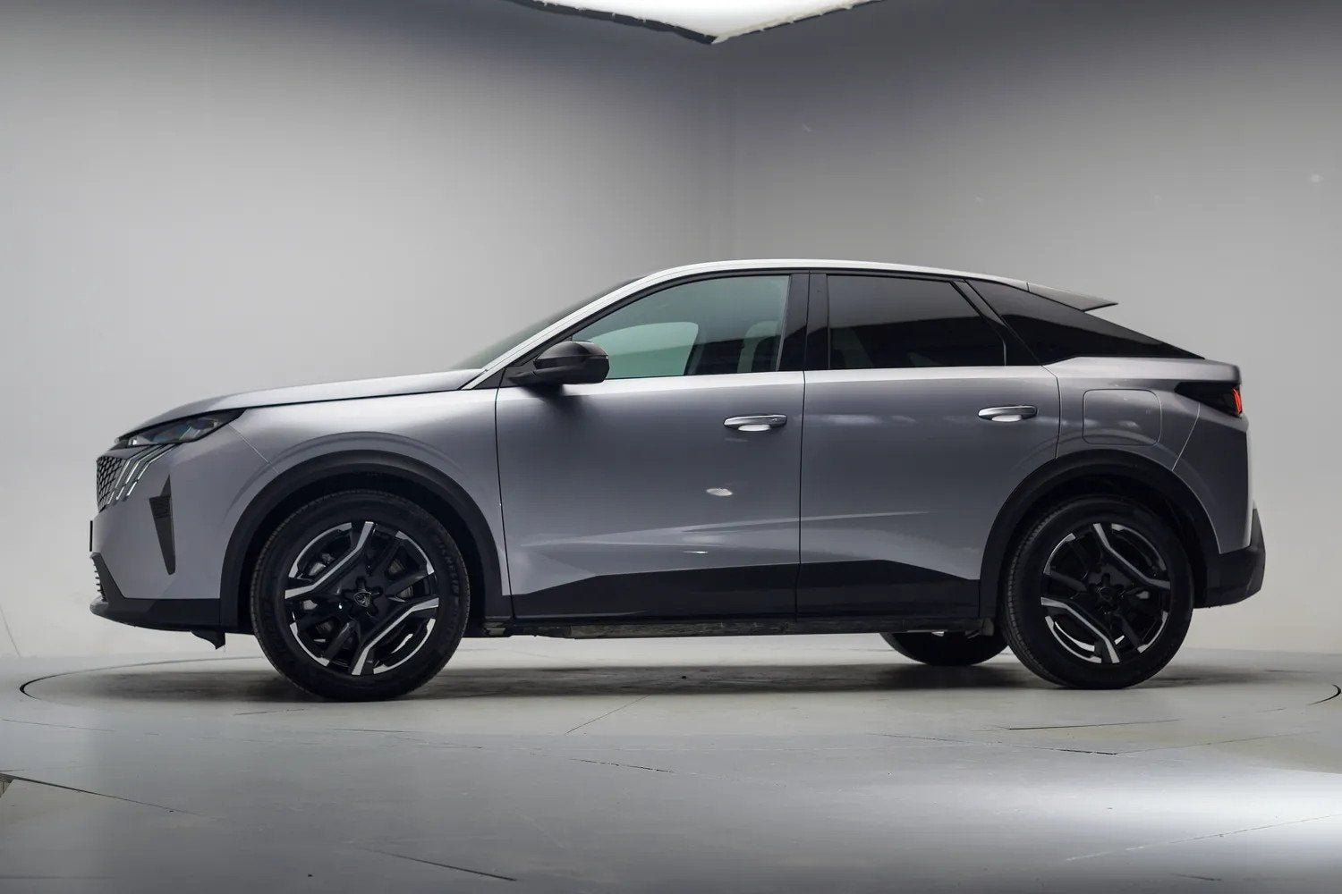 Peugeot E-3008 Allure 73 kWh SOH 97% [ Navi Apple/Android Cr, Auto's, 0 cilinders, Leder, SUV of Terreinwagen, Te koop