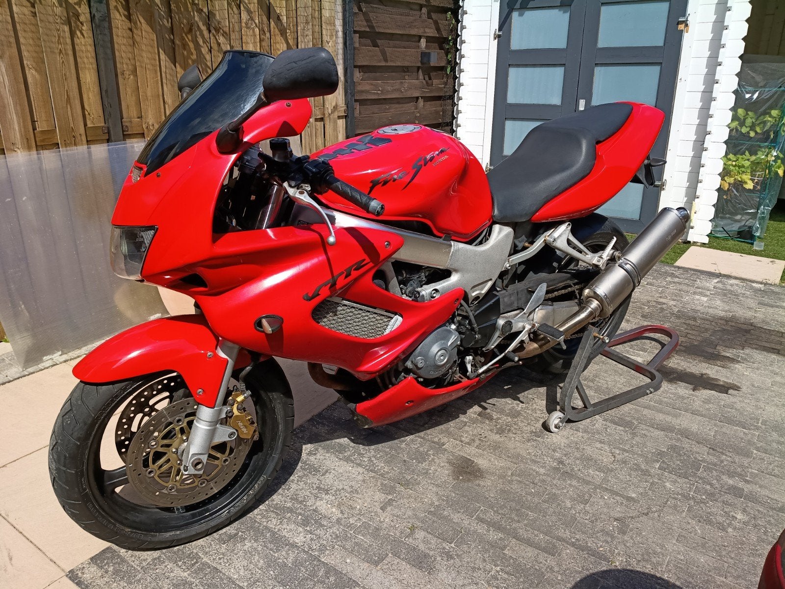 Honda firestorm, Particulier