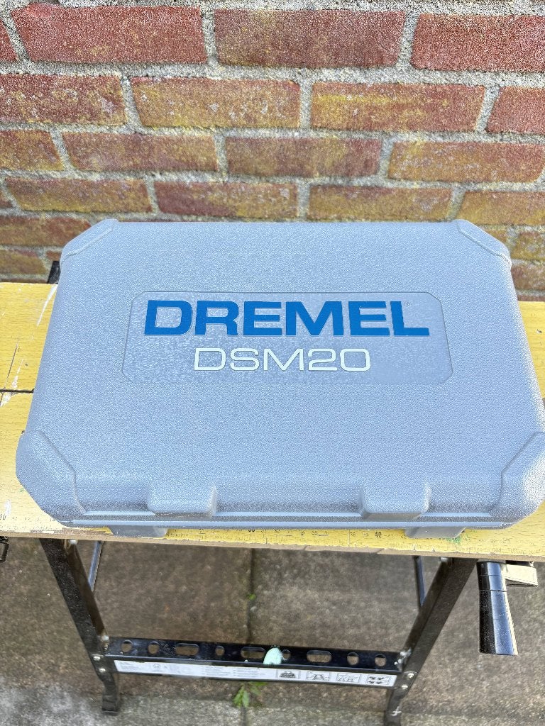 Dremel DSM20 Compacte Cirkelzaag / Handzaag, Tuin en Terras, Handzagen, Ophalen, Zo goed als nieuw, Handzaag