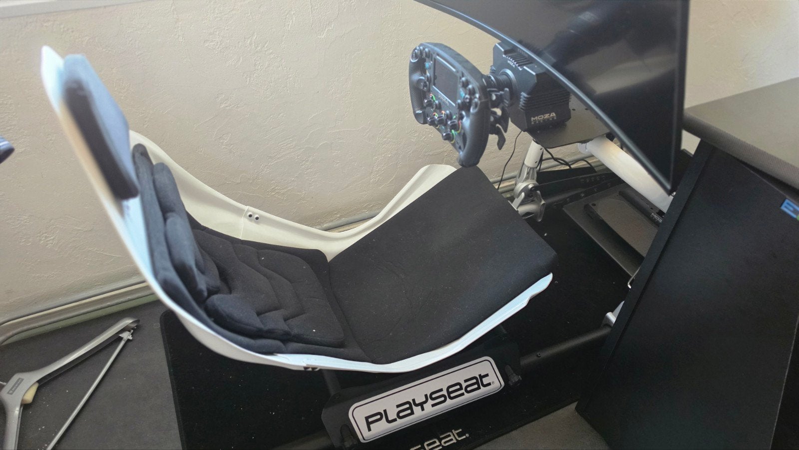 COMPLEET SIMRIG MOZA R5., Spelcomputers en Games, Games | Pc, Gebruikt, Racen en Vliegen, 1 speler, Vanaf 16 jaar, Eén computer