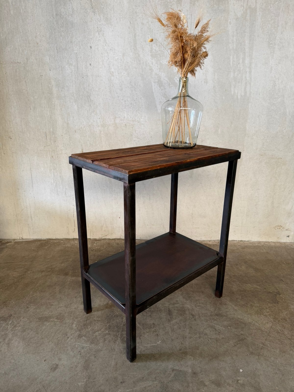 Oud dressoir, kleine werkbank, side table, vintage kastje, Ophalen