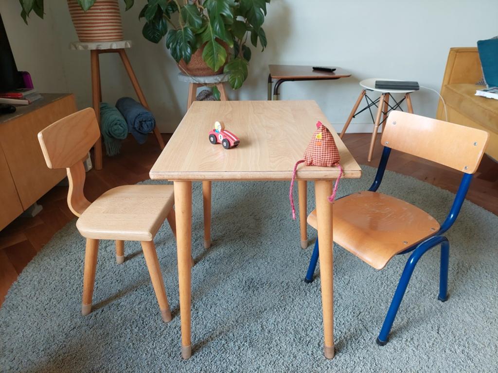 Vintage kinder tafel + 2 stoeltjes, Kinderen en Baby's, Kinderkamer | Tafels en Stoelen, Ophalen, Gebruikt, Tafel(s) en Stoel(en)