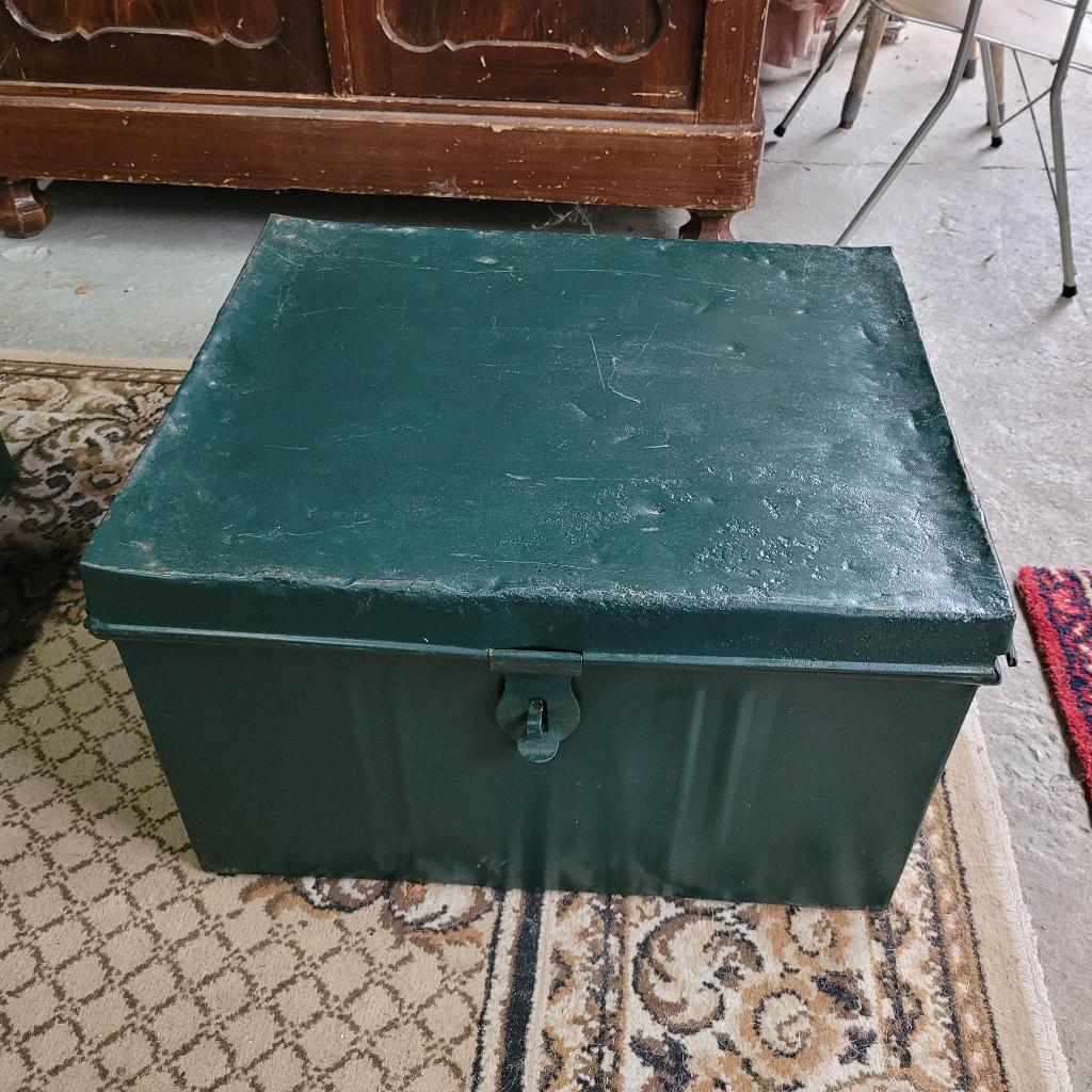 Brocante groene metalen kist, opbergkist, Ophalen, Minder dan 50 cm, Gebruikt, Rian.verbeet@gmail.com