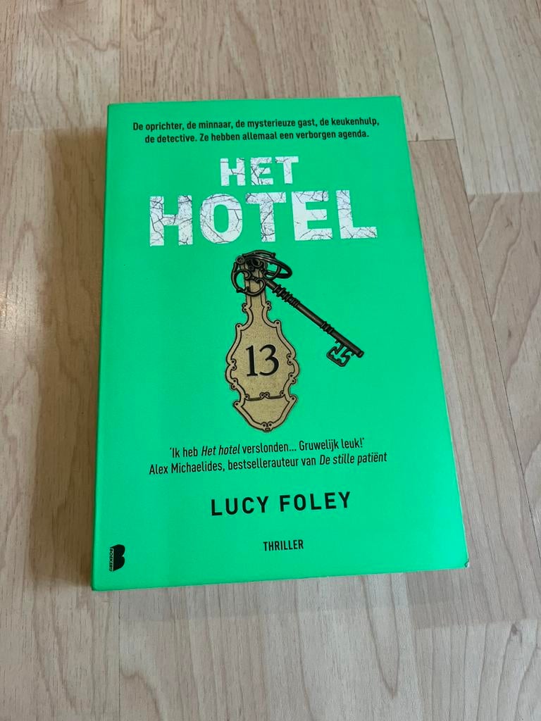 Lucy Foley - Het hotel, Ophalen of Verzenden, Zo goed als nieuw, Lucy Foley