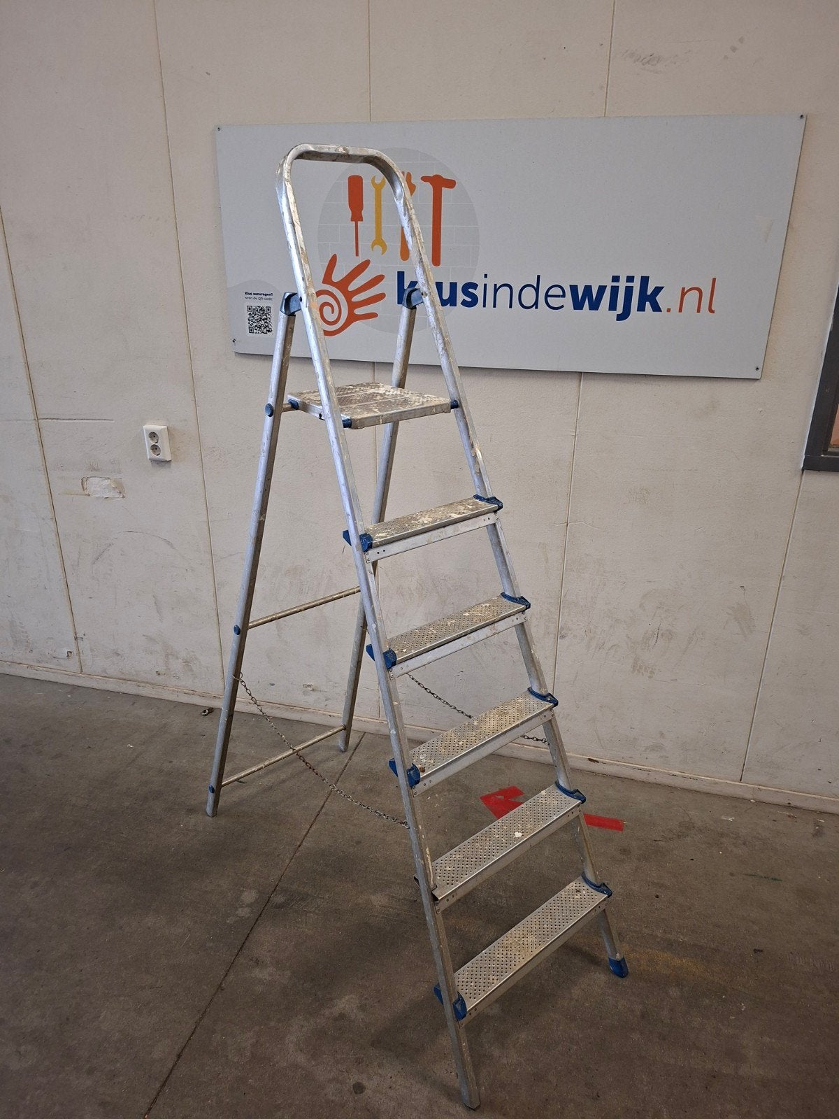 Gebruikte aluminium trap met 6 treden, Doe-het-zelf en Verbouw, Ladders en Trappen, Ophalen