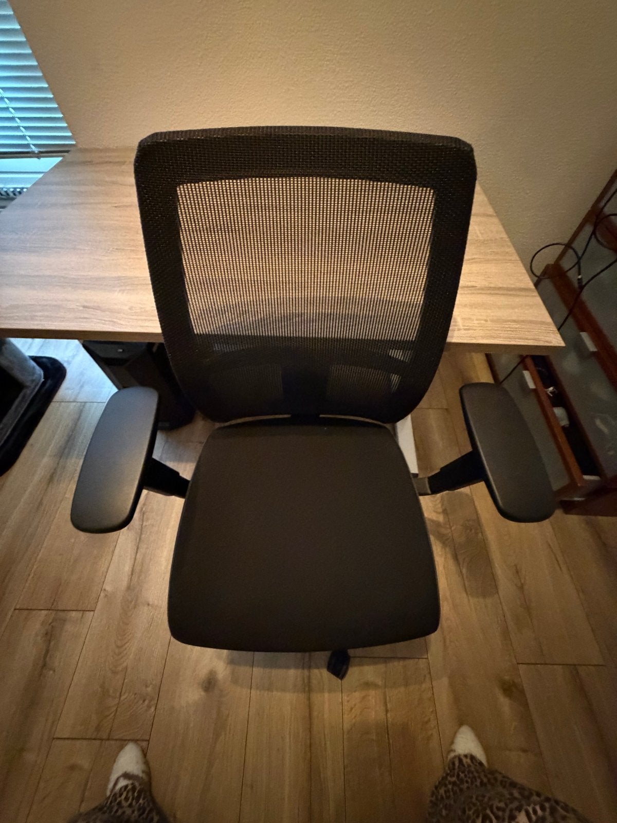 Verstelbaar bureau met bureaustoel - Zo goed als nieuw, Ophalen, Zit-sta bureau, Hout, Zo goed als nieuw