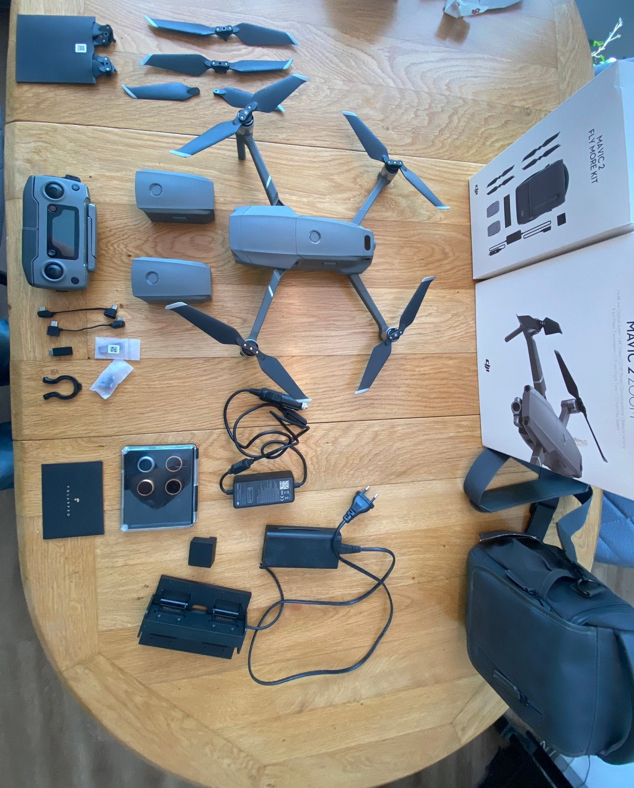 DJI Mavic 2 Zoom met veel EXTRA'S! (Fly More Combo), 250 tot 900 gram, 30 tot 45 minuten, Cameradrone, 5 tot 10 kilometer