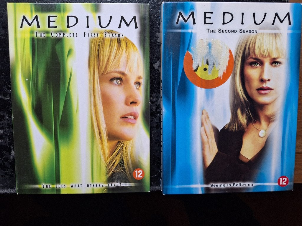 medium 1   en 2, Vanaf 9 jaar, Ophalen of Verzenden, Gebruikt, Drama