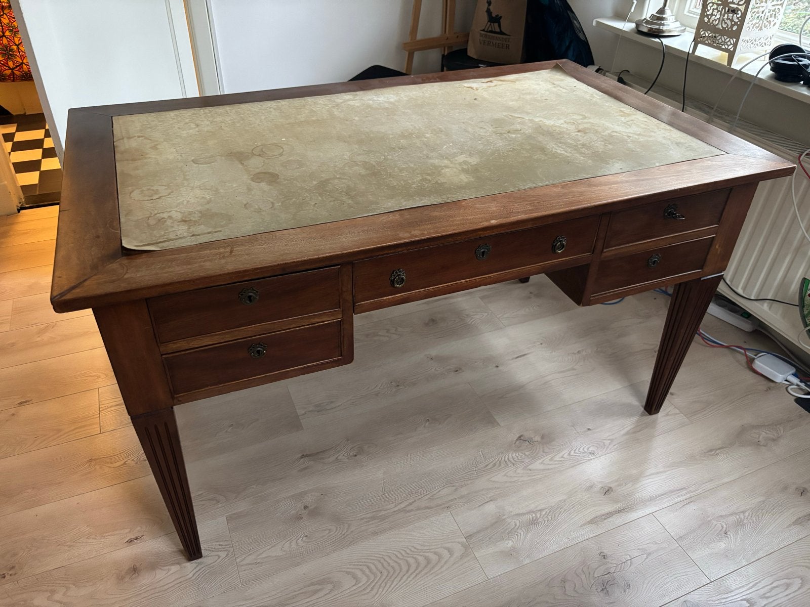 Antiek houten bureau met lades en leer ingelegd blad, Ophalen, Overige typen, Gebruikt, Antiek
