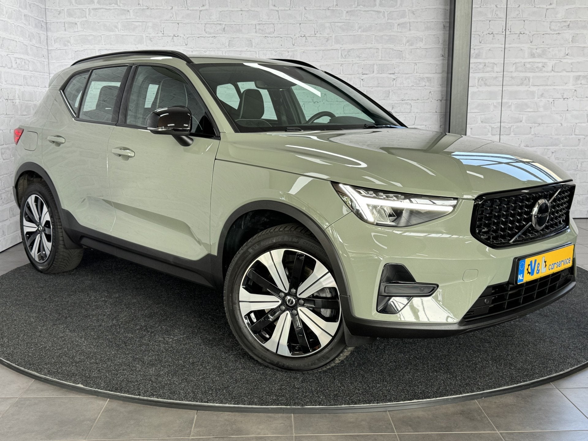 Volvo XC40 1.5 T4 PHEV Plus Dark Trekhaak Harman Kardon Trek, Bedrijf, Hybride Elektrisch/Benzine, 3 cilinders, SUV of Terreinwagen