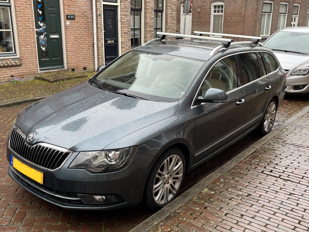 Skoda SuperB combi dakdragers origineel Skoda 2008-2015, Ophalen of Verzenden, Zo goed als nieuw