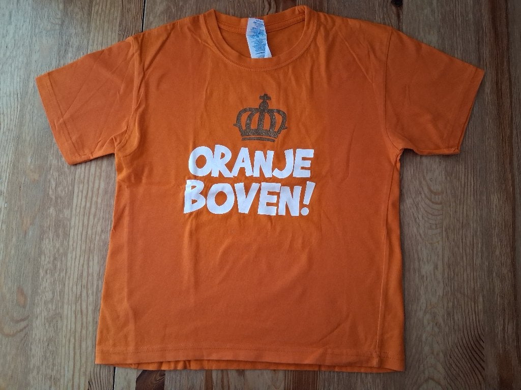 Oranje t-shirt maat 134-140, Ophalen of Verzenden, Zo goed als nieuw, Jongen of Meisje, Shirt of Longsleeve